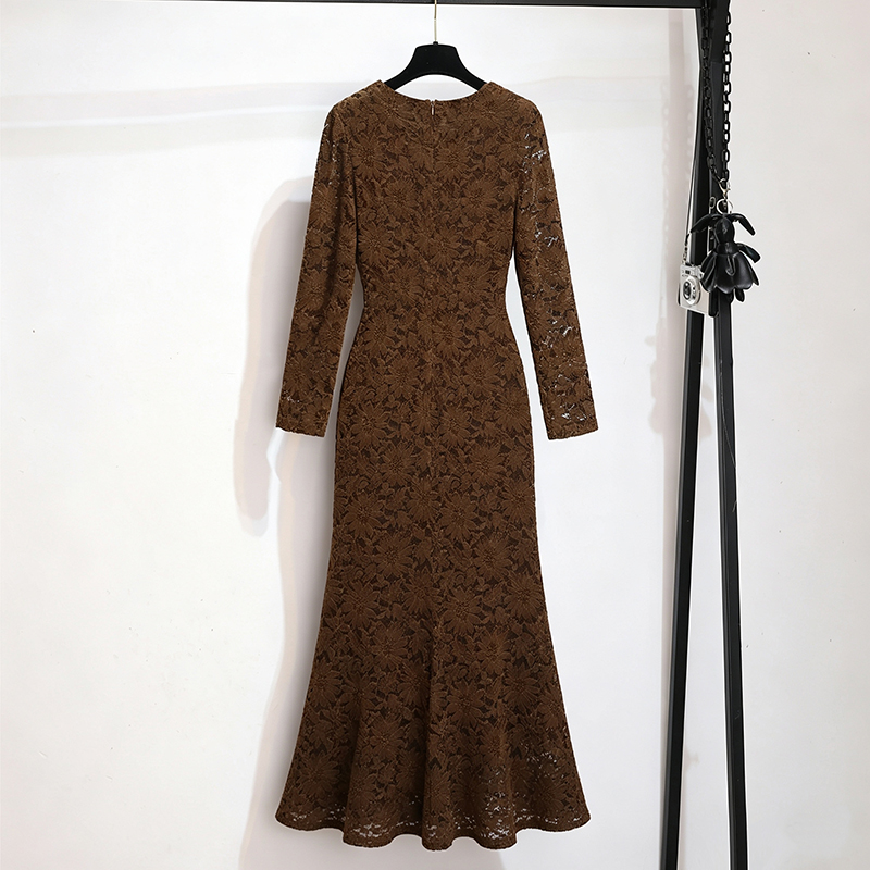 2026 Autumn French Vintage Lace Long Dress Slim V-Neck Flattering Commute Base Dress 91608 - Image 4
